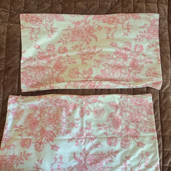 🩷Floral Pink Pillowcase Set - Picture 5 of 5